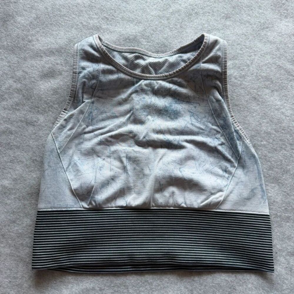 Lululemon size 8 ebb to train bra blue